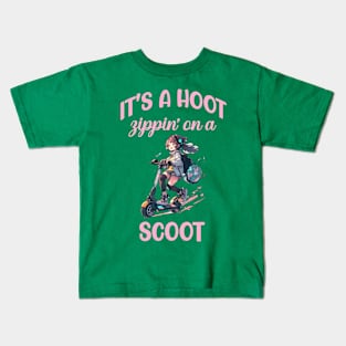 It's a hoot zippin' on a scoot e scooter Kids T-Shirt